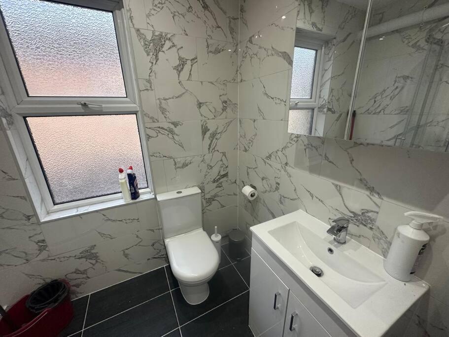 Modern 2 Bedroom Flat, Se6 Catford Luaran gambar