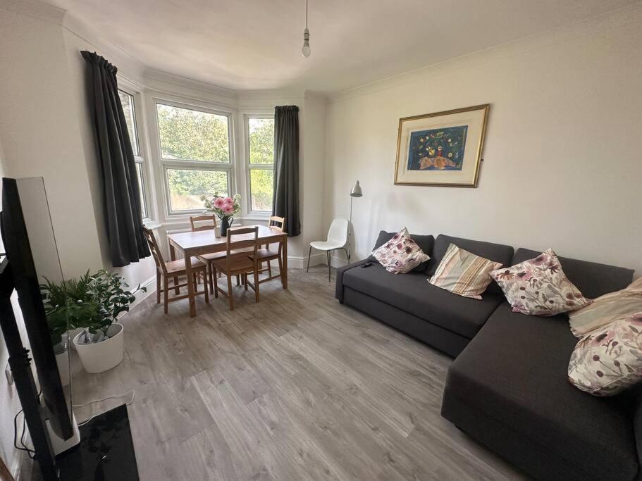 Modern 2 Bedroom Flat, Se6 Catford Luaran gambar